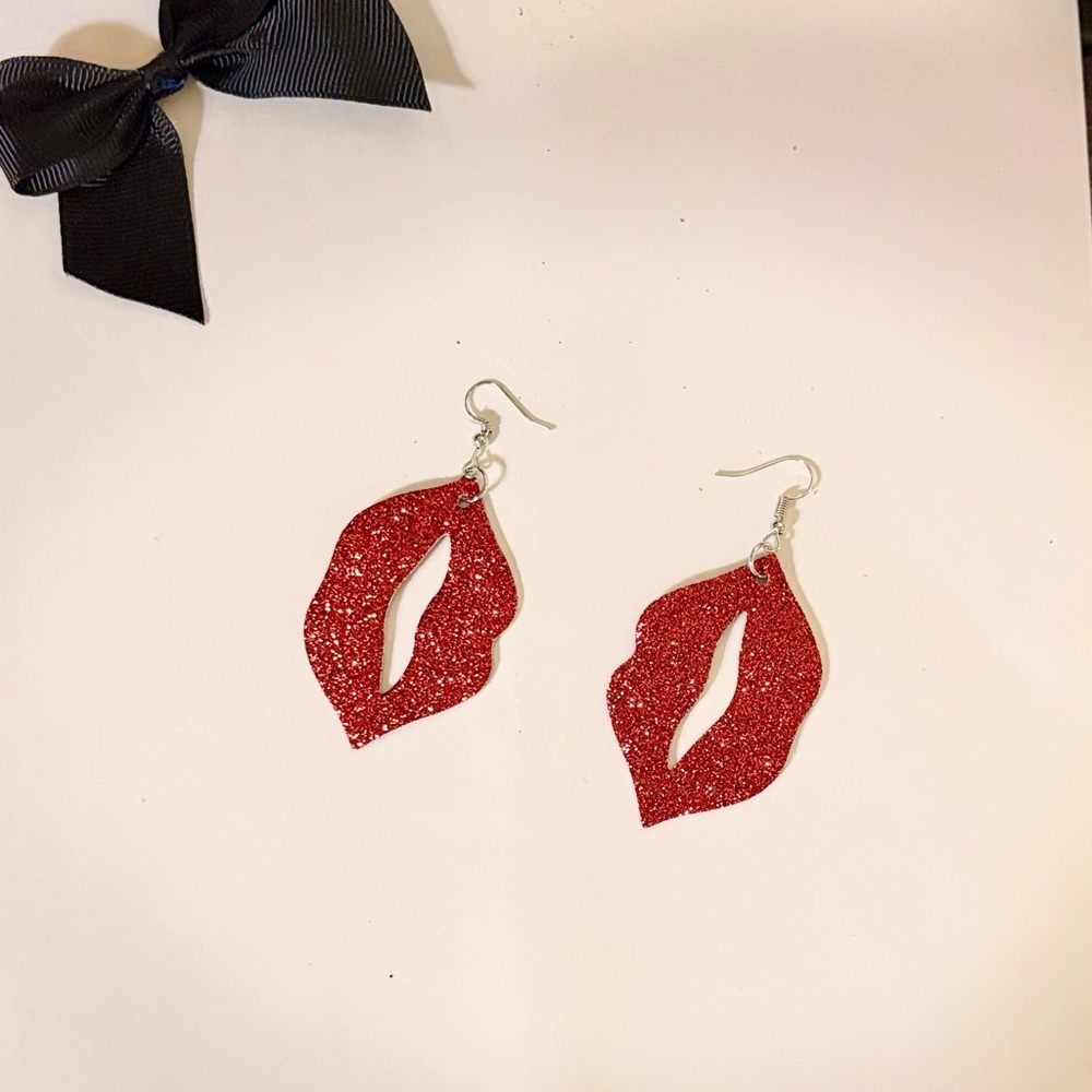 🎀❤️Happy Valentine’s 💌 Day! 
💋Sparkling Red Lip Earrings💋
🤗Hugs & kisses 💋